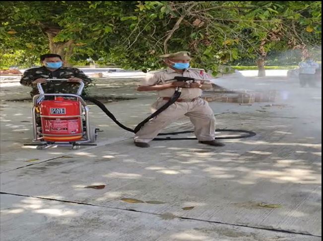 Demonstration of backpack and Sanitization Unit, developed by CFEES, DRDO, to Delhi Police