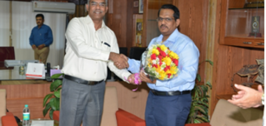 Shri KPS Murthy, OS & Director, HEMRL welcoming Dr. S Christopher, Secretary Dept. of  Defence R&D   and Director General DRDO during his visit to  HEMRL on 27.10.2015