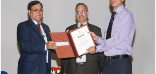 श्री योगेश कुमार लाठर को वर्ष 2011 का युवा वैज्ञानिक पुरस्कार मिला