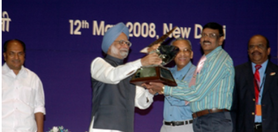 Dr AS Rao, Director, HEMRL, receiving Titanium Trophy-2007  from Hon’ble Prime Minister of India Shri Mamohan Singh