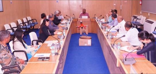 Shri K S Varaprasad, DS & DG (HR) with Lab Directors during HR Cluster Meeting on 18 Apr 2022