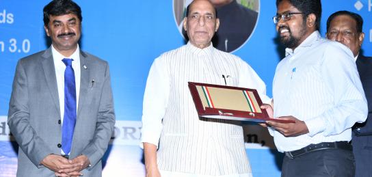 Raksha Mantri gives away Dare to Dream 2.0 awards