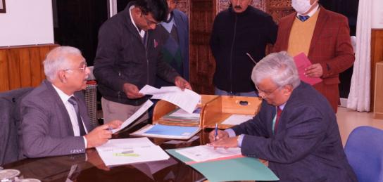 Handing/Taking over between Directors Shri Sanjay Tandon, OS and Shri SA Katti, Sc ‘G’  on 31 Dec 2021