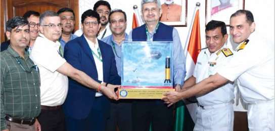 डी आर डी ओ ने भारतीय नौसेना को मध्यम दूरी का माइक्रोवेव ऑबस्क्यूरेंट चैफ रॉकेट सौंपा