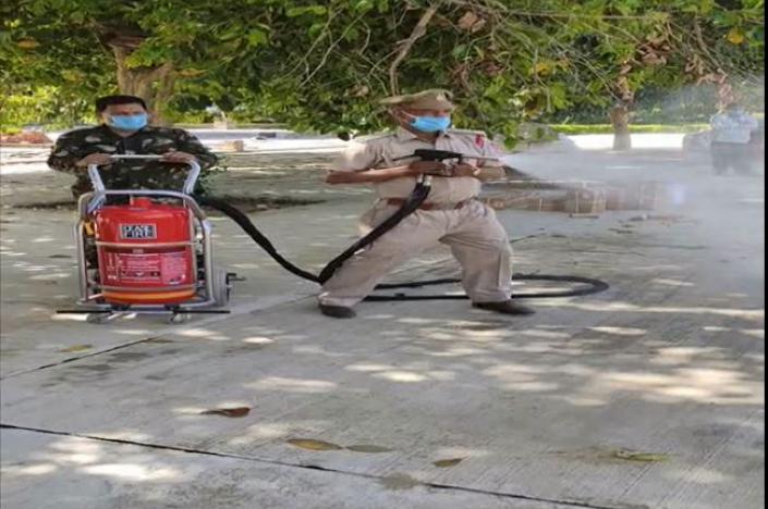 Demonstration of backpack and Sanitization Unit, developed by CFEES, DRDO, to Delhi Police